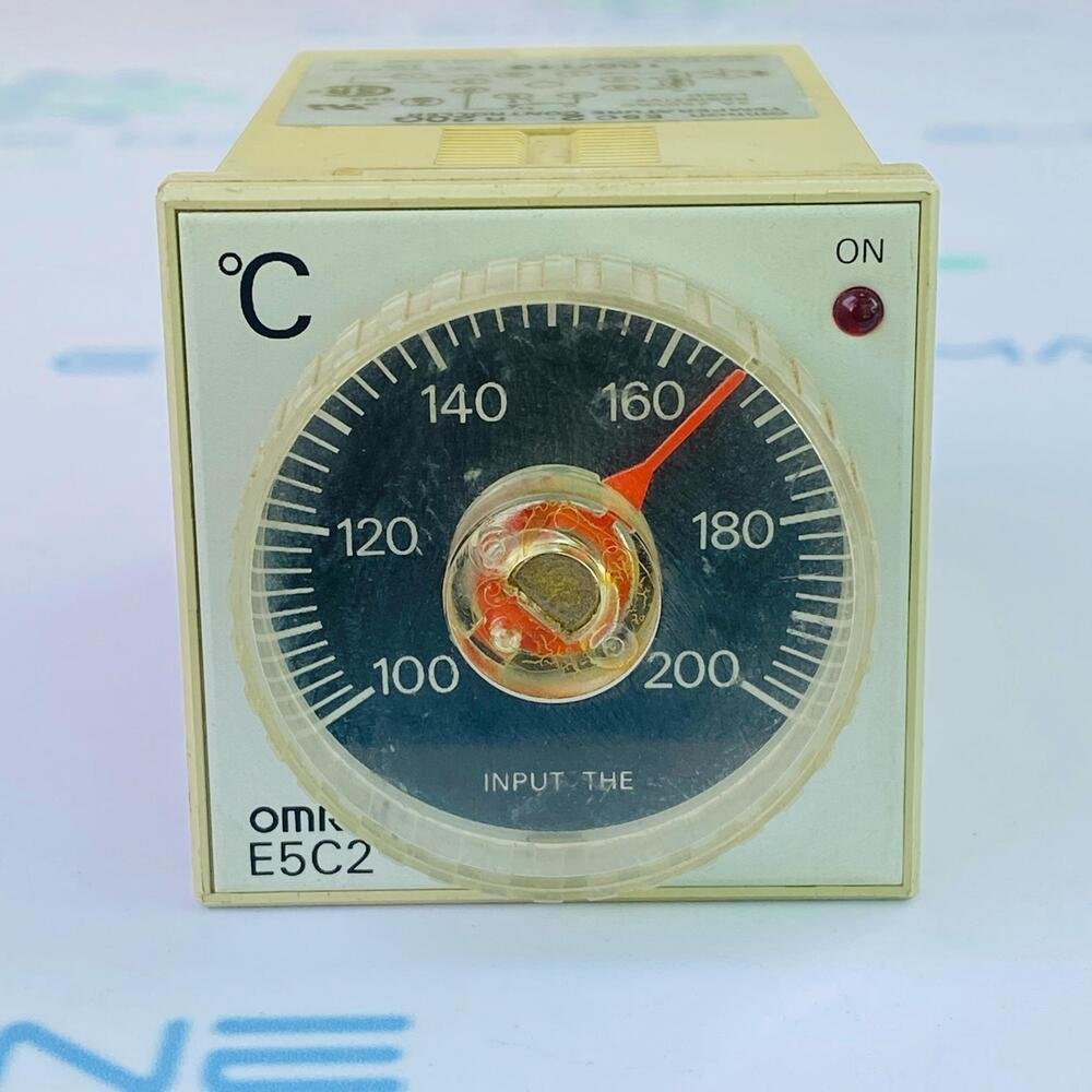 Omron E5C2-R20G | Temperature Controller